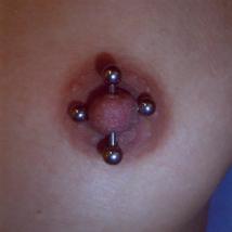 brystvorte med ring piercing nipple bcr female bodyart