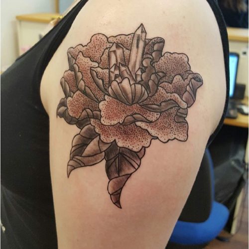 Rose tattoo with crystal dotwork tatovering