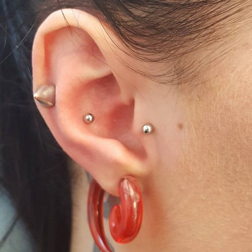 Tragus piercing ear øre